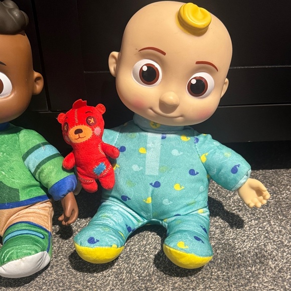 CoComelon JJ and Cody 12” Singing Plush Doll Set - Green and Blue - Picture 3 of 7